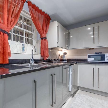 Elegant And Chic 2-Bedroom Basement Apartment In Paddington Λονδίνο Εξωτερικό φωτογραφία